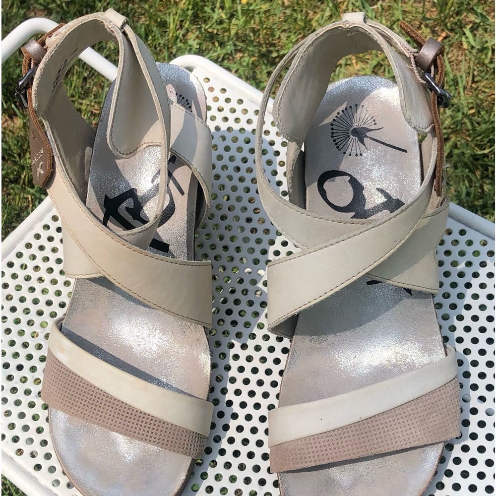 OTBT Wedge Shoes 7.5 M, Two tone off white.